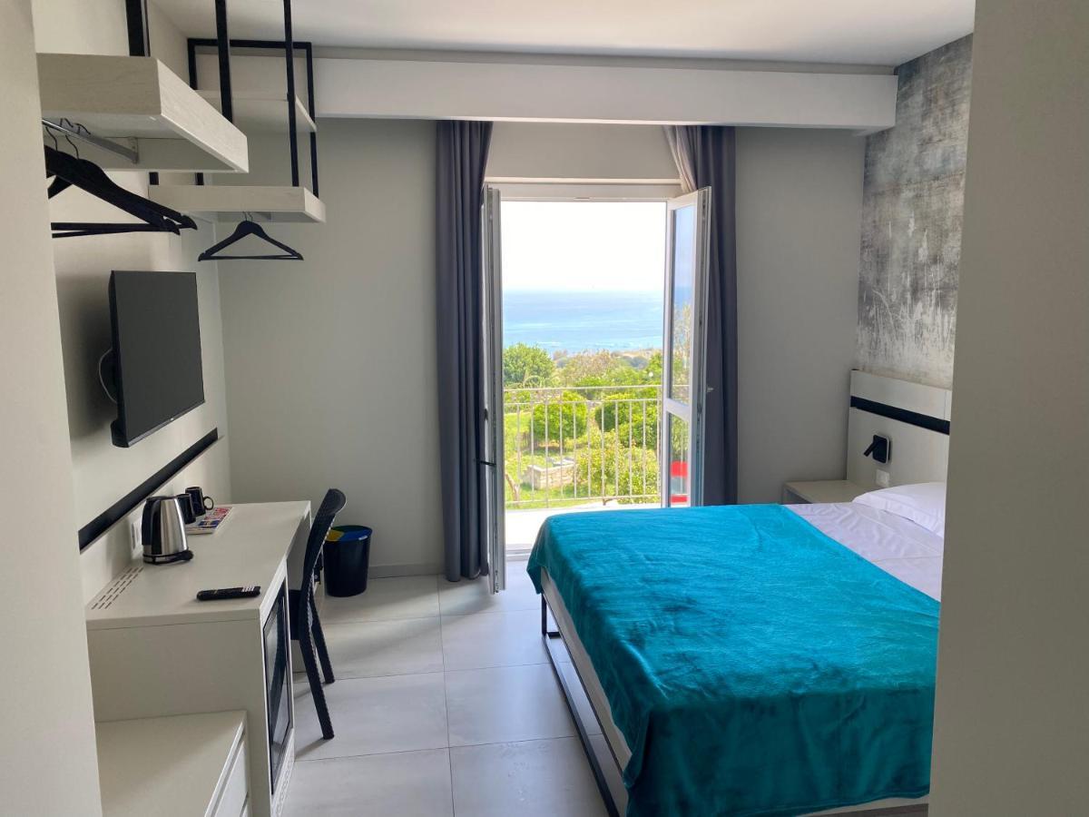 Aether - Free Private Parking Tropea